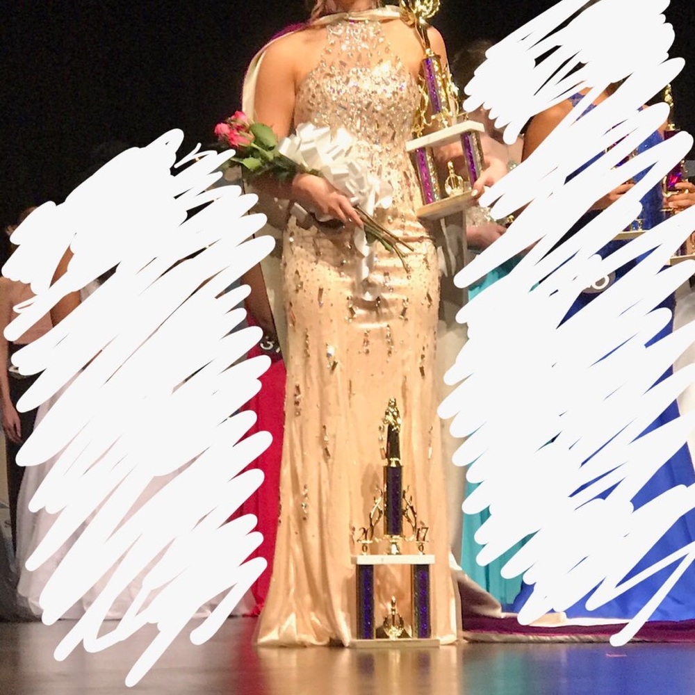 Showtime collection peach/ cream dress- size 8. Like new, worn once.